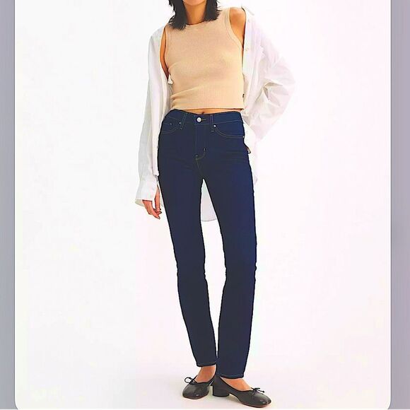 Levi’s Women’s 312 SHAPING SLIM Dark Wash Denim Jeans Sz  32x 30 - Picture 1 of 13